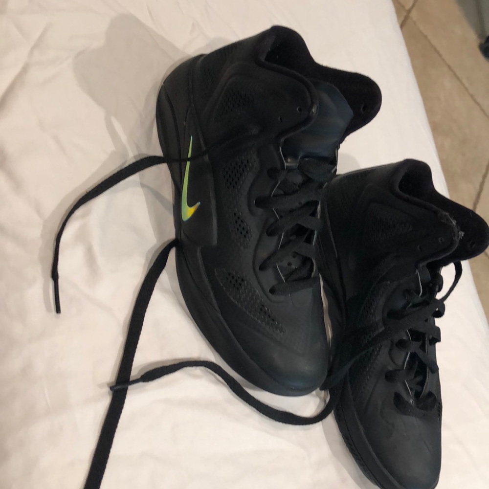 Girls basketball shoes